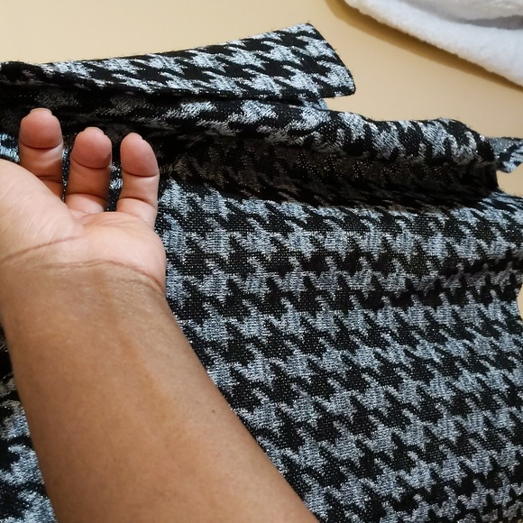 Kasper| Black and Silver Shimmering Houndstooth Cardigan Acrylic Blend - Picture 4 of 13